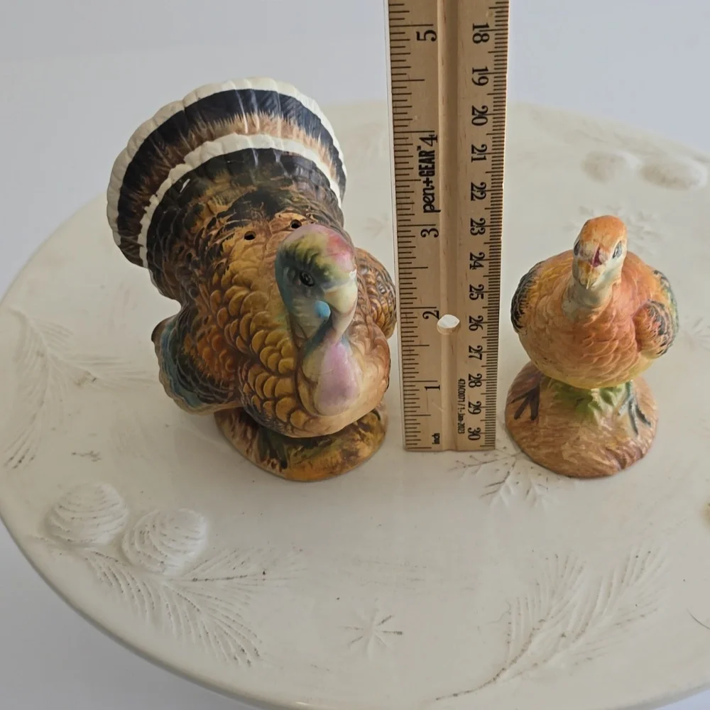 Vintage Set Of 2 Napcoware Turkey Handpainted  Ceramic Salt & Pepper Shakers
